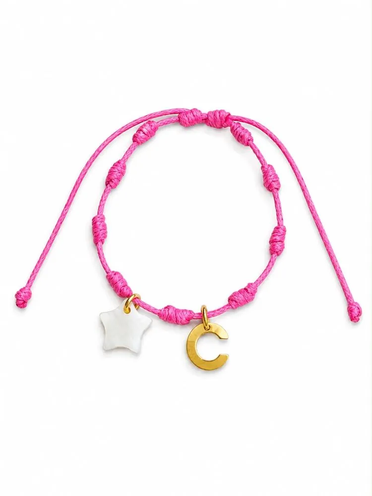 Pulsera fucsia con estrella de nácar e inicial C